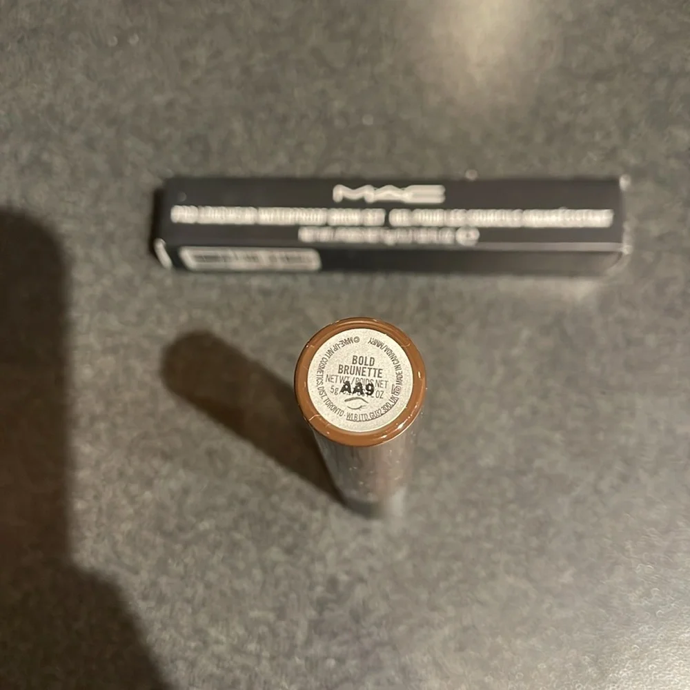 New, never used MAC Pro Longwear Waterproof Brow Set in Bold Brunette - Picture 2 of 5